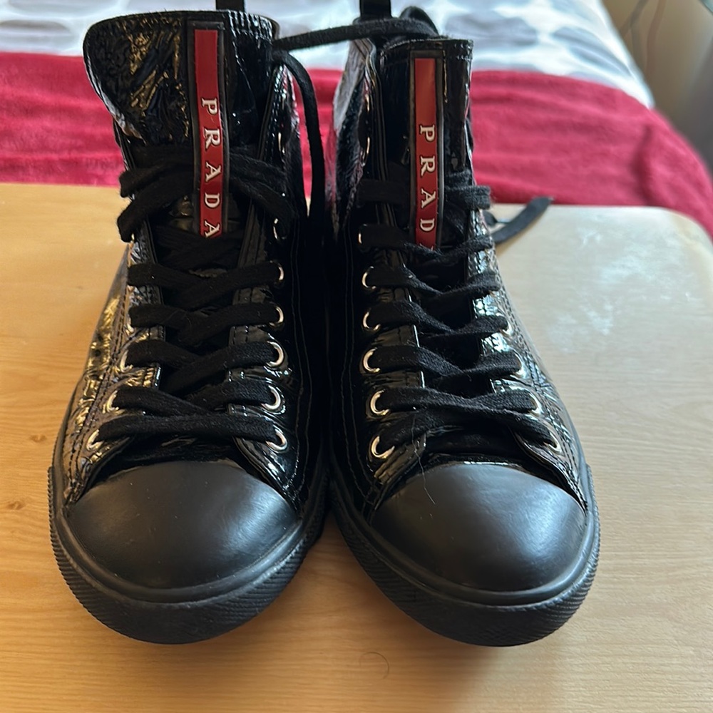 Prada low too sneaker size 39